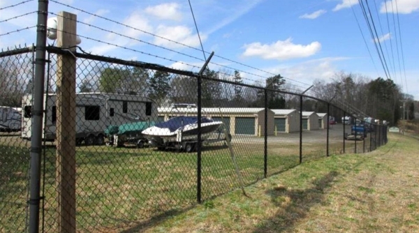 Facility photo: //images.sparefoot.com/medium/2240066a05cd5316408.jpg