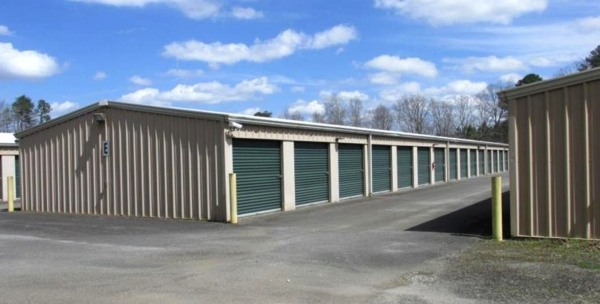 Facility photo: //images.sparefoot.com/medium/2240066a05cd58ec05f.jpg