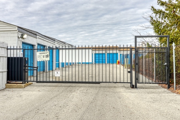 Facility photo: //images.sparefoot.com/medium/224042691fb31f65325.jpg