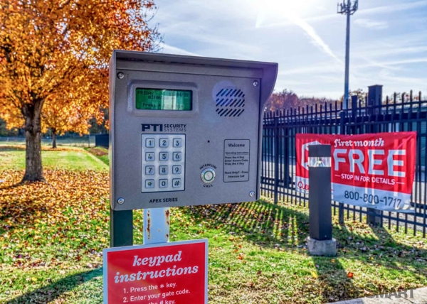 Facility photo: //images.sparefoot.com/medium/2241446943be3ac6899.jpg