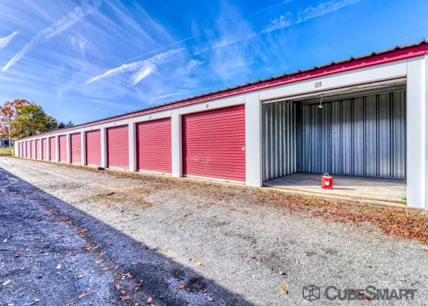 Facility photo: //images.sparefoot.com/medium/224146686f764d26b44.jpg