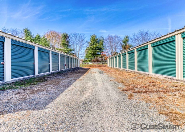 Facility photo: //images.sparefoot.com/medium/224147686f76466a753.jpg
