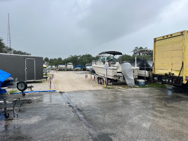 Facility photo: //images.sparefoot.com/medium/2241746333176d984bb.jpg