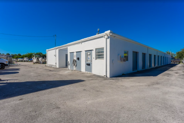 Facility photo: //images.sparefoot.com/medium/224174633a20f50c0e8.png