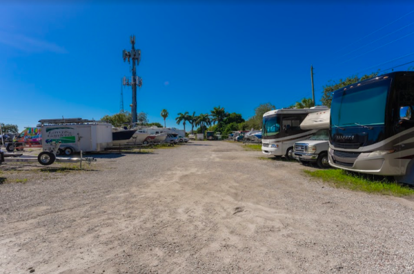 Facility photo: //images.sparefoot.com/medium/224174633a20f7de1a9.png