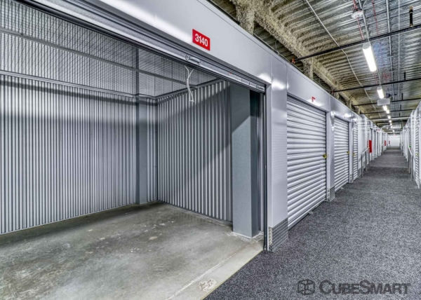 Facility photo: //images.sparefoot.com/medium/22418669146a5b1f16b.jpg