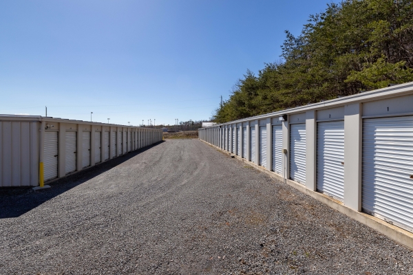 Facility photo: //images.sparefoot.com/medium/22422664de580c17fb9.jpg