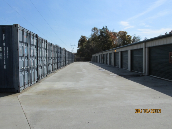 Facility photo: //images.sparefoot.com/medium/22425562b9d80033ee4.jpg