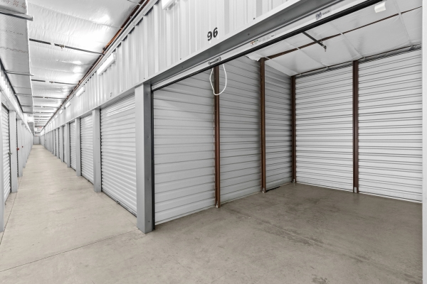 Facility photo: //images.sparefoot.com/medium/224265698d388416c90.jpg