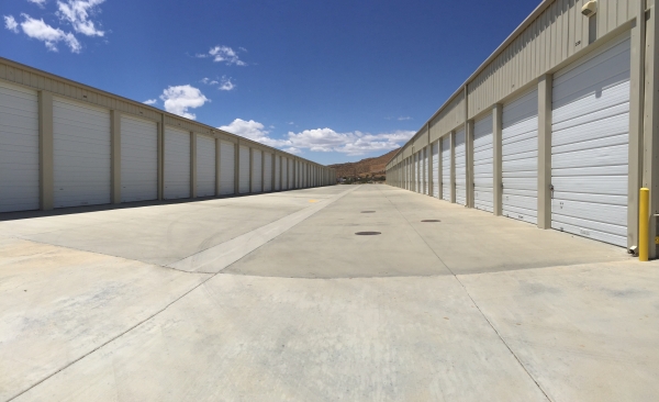 Facility photo: //images.sparefoot.com/medium/22428962bb0d395e9bf.jpg