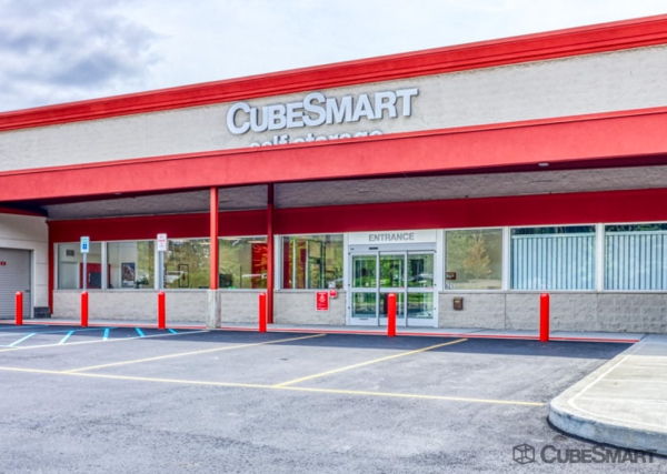 Facility photo: //images.sparefoot.com/medium/224320688b2c829f5f5.jpg