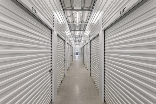 Facility photo: //images.sparefoot.com/medium/2243236532bdeda898a.jpg