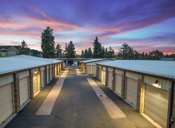Facility photo: //images.sparefoot.com/medium/2243246532d36fc9aa2.jpg