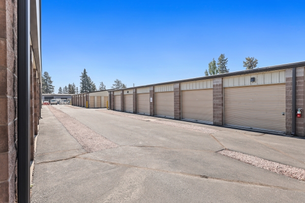 Facility photo: //images.sparefoot.com/medium/2243246532d3738bb49.jpg