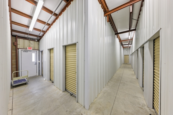 Facility photo: //images.sparefoot.com/medium/2243246532d375bec93.jpg