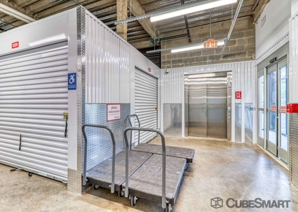 Facility photo: //images.sparefoot.com/medium/224349688343bc35f15.jpg