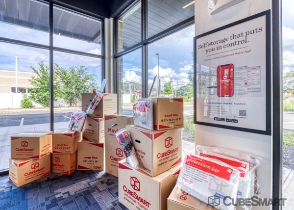Facility photo: //images.sparefoot.com/medium/224349688f16b17060b.jpg