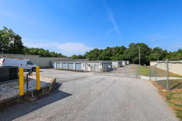 Facility photo: //images.sparefoot.com/medium/22435868acc23484d13.jpg