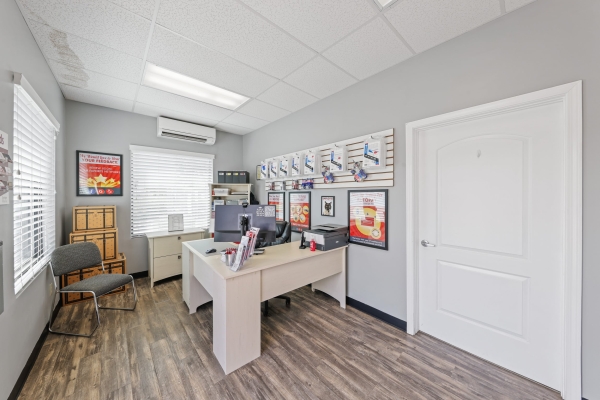 Facility photo: //images.sparefoot.com/medium/22435868acc27c8c068.jpg