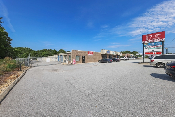 Facility photo: //images.sparefoot.com/medium/22435868acc29c762c8.jpg