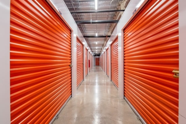 Facility photo: //images.sparefoot.com/medium/224377687b9af638763.jpg