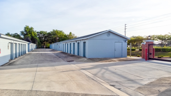 Facility photo: //images.sparefoot.com/medium/22440162c5cb35205c6.jpg