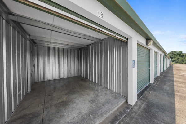 Facility photo: //images.sparefoot.com/medium/22440666abc04b58070.jpg