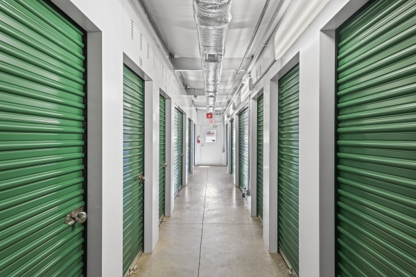 Facility photo: //images.sparefoot.com/medium/22440666abc04dc8fe3.jpg