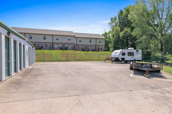 Facility photo: //images.sparefoot.com/medium/22440666abc050eb16b.jpg