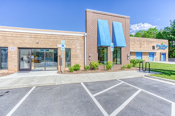 Facility photo: //images.sparefoot.com/medium/22441262c727f831ec5.jpg