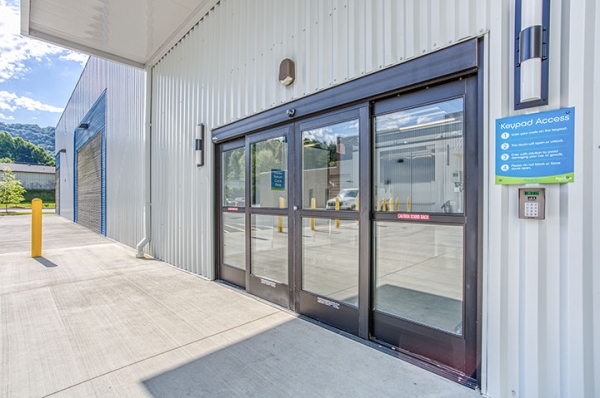 Facility photo: //images.sparefoot.com/medium/22441262c72800cbbd4.jpg