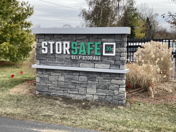 Facility photo: //images.sparefoot.com/medium/22444863fe1e1287a88.jpeg