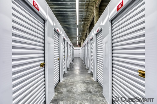 Facility photo: //images.sparefoot.com/medium/22445962c92c92475fe.jpg