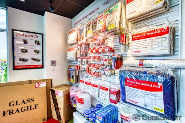 Facility photo: //images.sparefoot.com/medium/22445962c92c95b3fdb.jpg