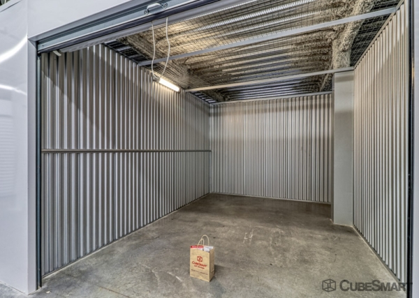 Facility photo: //images.sparefoot.com/medium/2244596932996e51eea.jpg