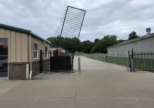 Facility photo: //images.sparefoot.com/medium/22449464f0f7d43540b.jpg