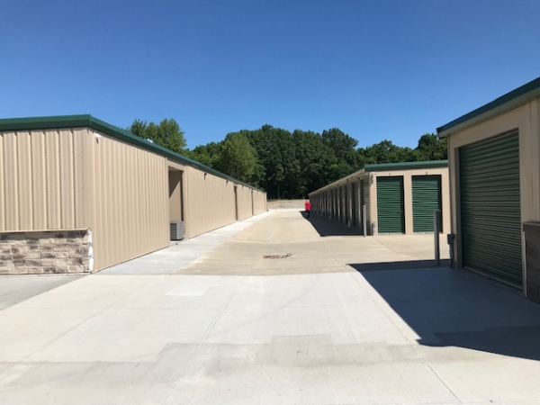 Facility photo: //images.sparefoot.com/medium/22449467574a6ad57ca.jpg