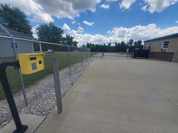Facility photo: //images.sparefoot.com/medium/22449468811f4d63244.jpg