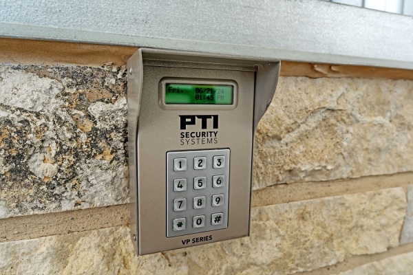 Facility photo: //images.sparefoot.com/medium/22451269943213cbe19.jpg