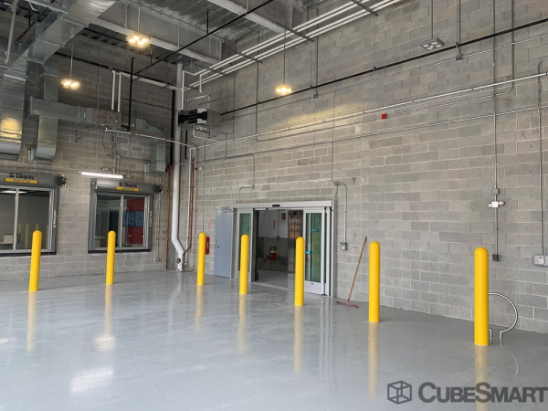 Facility photo: //images.sparefoot.com/medium/22451668905e2a22e44.jpg