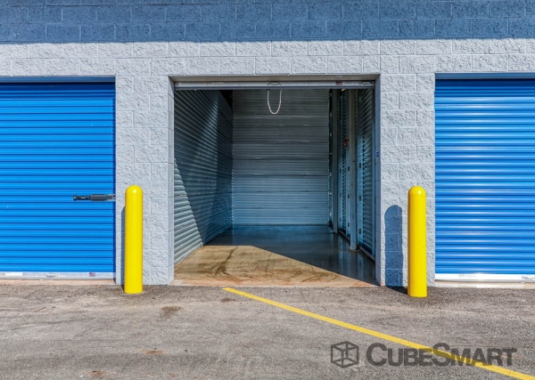 Facility photo: //images.sparefoot.com/medium/224537686f7c2adfef1.jpg
