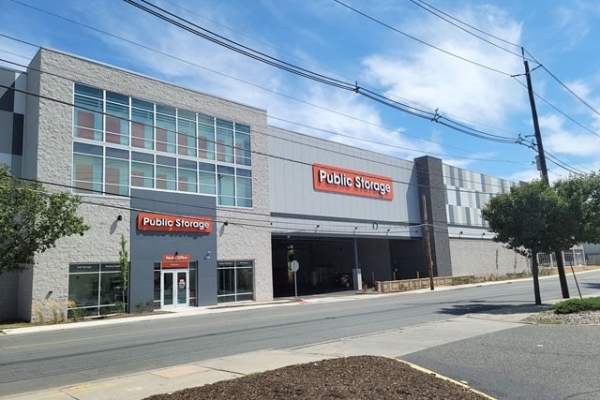 Facility photo: //images.sparefoot.com/medium/224538694e996f06142.jpg