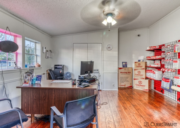 Storage Units at CubeSmart Self Storage - AR Rogers South Old Wire Rd - 2713 South Old Wire Road