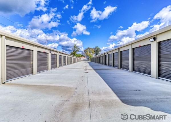 Facility photo: //images.sparefoot.com/medium/224570688b2e14eb7e3.jpg