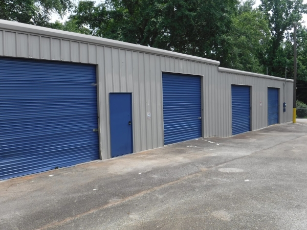 Facility photo: //images.sparefoot.com/medium/224583686da0d686921.jpg