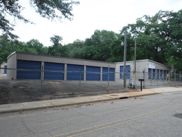 Facility photo: //images.sparefoot.com/medium/224583686e6c3e0e8ab.jpg