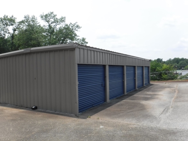 Facility photo: //images.sparefoot.com/medium/224583687827d5319b6.jpg