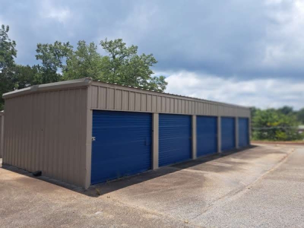 Facility photo: //images.sparefoot.com/medium/22458368cadf1dc3ba5.jpg