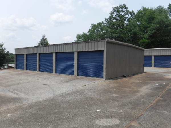 Facility photo: //images.sparefoot.com/medium/22458368d7178c678ae.jpg