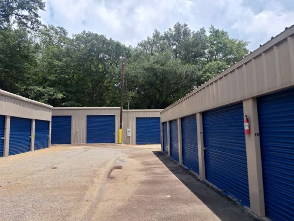 Facility photo: //images.sparefoot.com/medium/224583690e76dd991ab.jpg